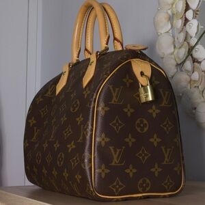 Authentic Louis Vuitton Speedy 25 - Monogram Canvas
